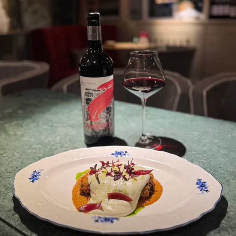 Багет, паштет и жёлтый плед