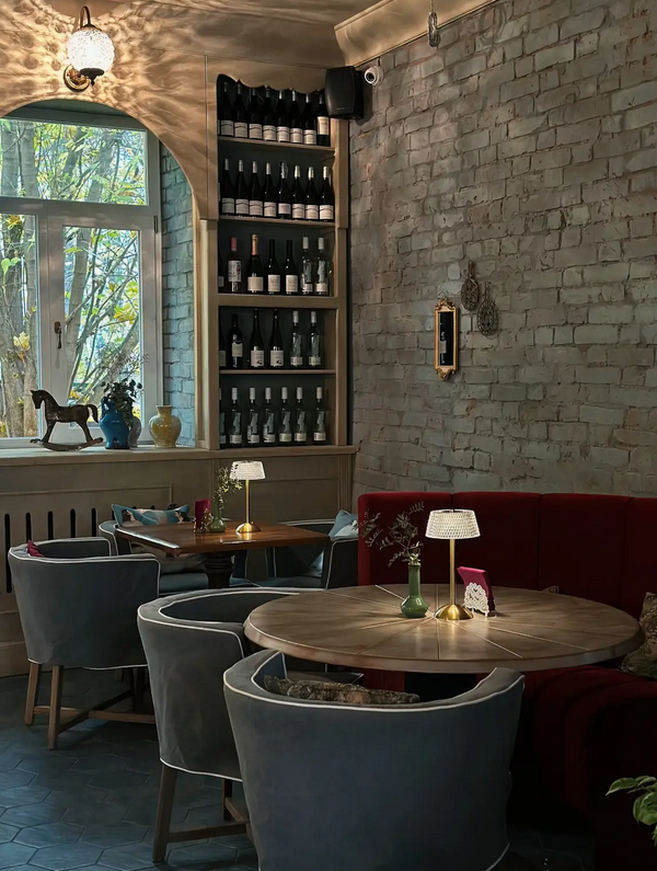 Багет, паштет и жёлтый плед